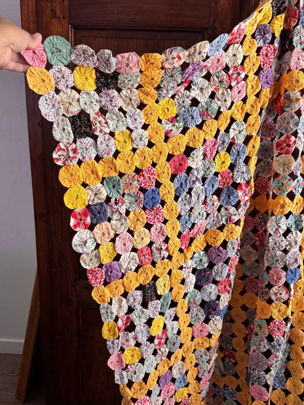 Vintage Handmade YoYo Quilt
